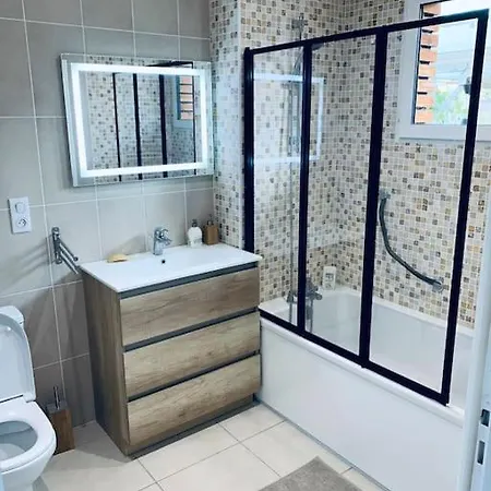 Appartement Proche Asterix, Chantilly, Cdg, Piscine 15 Juin Au 30 Aout La Chapelle-en-Serval